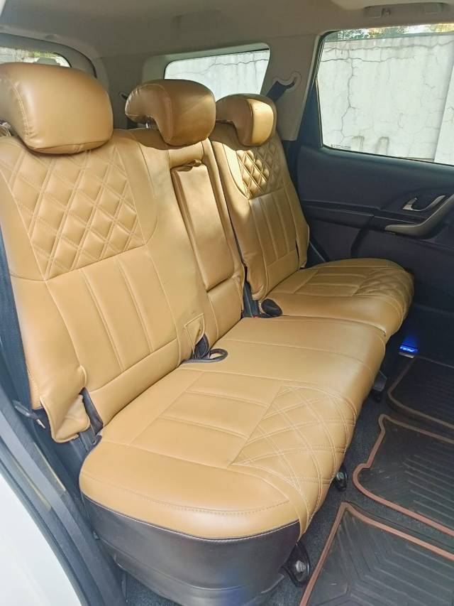 https://images10.gaadi.com/usedcar_image/4179259/original/336fb16bcfc683e935d49ebc33b018ad.jpeg?imwidth=6402