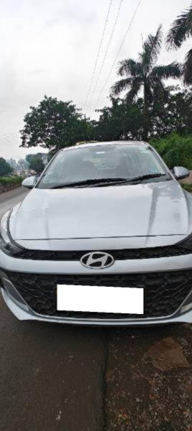 https://images10.gaadi.com/usedcar_image/4179326/original/processed_55798e47-44e4-40a4-a526-b8adceee832b.jpg?imwidth=6400