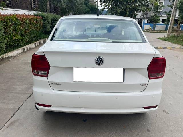 https://images10.gaadi.com/usedcar_image/4179333/original/processed_4be443d4dfc06e2c58c1cfe6875e7210.jpg?imwidth=6402