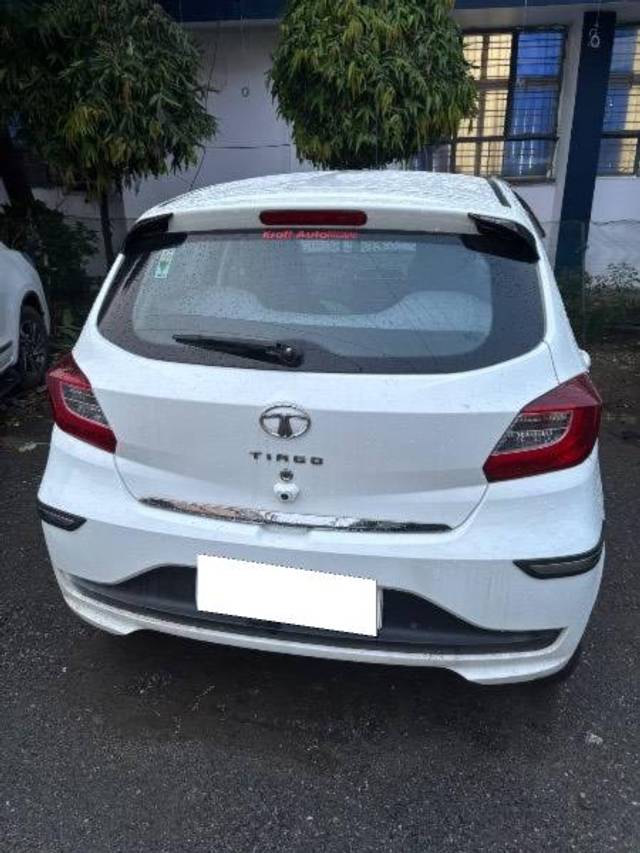 https://images10.gaadi.com/usedcar_image/4179379/original/processed_4b6bea1c-02cb-434a-859e-95aab5f89971.jpeg?imwidth=6400