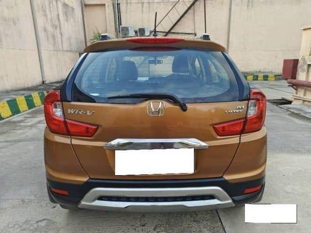 https://images10.gaadi.com/usedcar_image/4179381/original/processed_083885add680fb879b76fa31afae3ab1.png?imwidth=6402