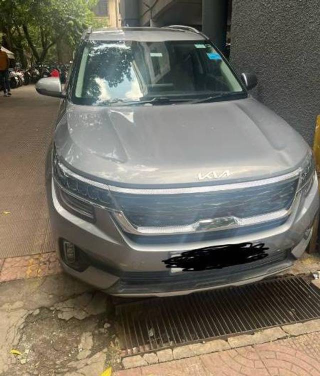 https://images10.gaadi.com/usedcar_image/4179472/original/processed_85f4c726-00c2-4cfb-ad94-96f4c7086470.jpg?imwidth=6401