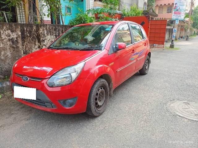 https://images10.gaadi.com/usedcar_image/4179473/original/processed_ab43a18b-96ef-4e22-bc01-47881f8b9ceb.jpg?imwidth=6400