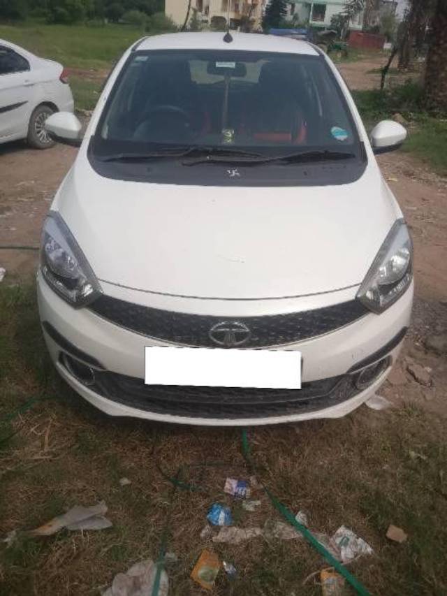 https://images10.gaadi.com/usedcar_image/4179657/original/processed_f4c2b347-f276-43b2-a882-b71b5e545962.jpg?imwidth=6400