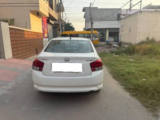 https://images10.gaadi.com/usedcar_image/4179756/original/processed_a0a49637-d9df-426a-859a-f040ed084890.jpeg?imwidth=6402