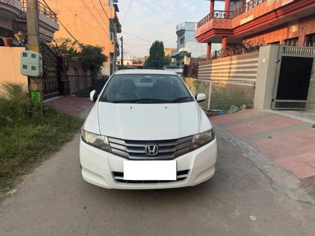 https://images10.gaadi.com/usedcar_image/4179756/original/processed_e47135c9-c40c-443d-83e8-0bc2e4655a31.jpeg?imwidth=6400