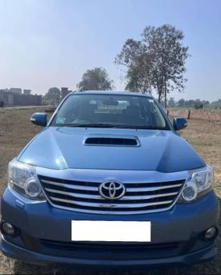 Toyota Fortuner 2011-2016 Toyota Fortuner 4x4 MT