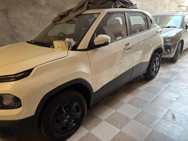 https://images10.gaadi.com/usedcar_image/4179799/original/processed_7daa07ef-85d6-4a5a-bee1-0ad2600af08e.jpeg?imwidth=6400