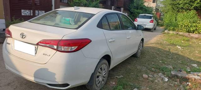 https://images10.gaadi.com/usedcar_image/4179880/original/processed_1ad6aacb-c228-4147-b7cd-50e7e4ed500a.jpg?imwidth=6401