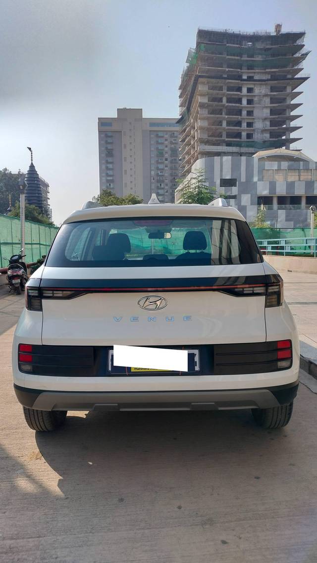 https://images10.gaadi.com/usedcar_image/4179933/original/processed_294ab9606dba9e37319e9d82f99ebf86.jpg?imwidth=6402