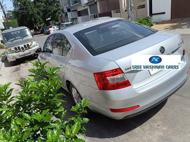 https://images10.gaadi.com/usedcar_image/4179968/original/processed_fe7198fa3e54e634a054c6bf952e043e.jpeg?imwidth=6402