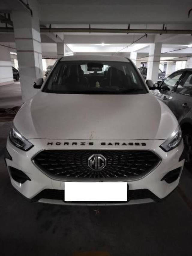 https://images10.gaadi.com/usedcar_image/4180071/original/processed_9309cd2c-a51f-46b8-8359-8cdefff08d96.jpg?imwidth=6400