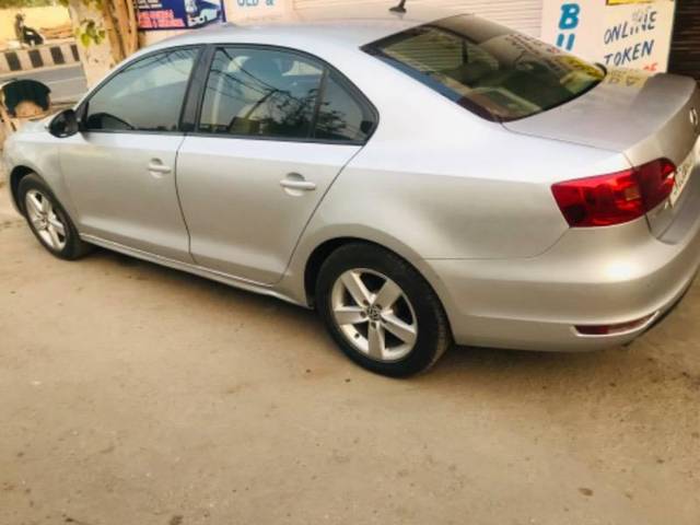 https://images10.gaadi.com/usedcar_image/4180136/original/processed_6752f06e-af60-4108-8c5c-a0783fb1c61d.jpeg?imwidth=6402