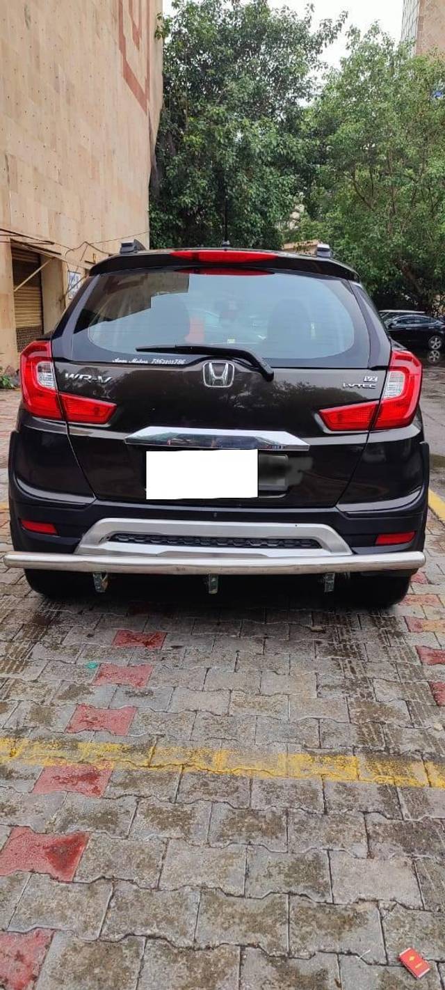 https://images10.gaadi.com/usedcar_image/4180163/original/processed_60fb461c33c012c82297155691447590.jpg?imwidth=6402