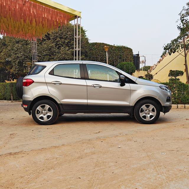 https://images10.gaadi.com/usedcar_image/4180185/original/4fe566a6e85932912cd5667a2a0122ad.jpg?imwidth=6401