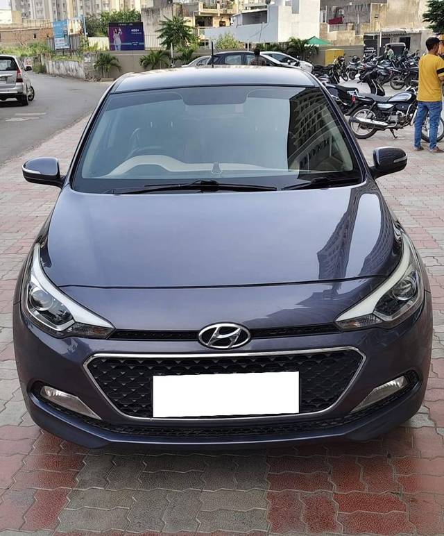 https://images10.gaadi.com/usedcar_image/4180197/original/processed_b4df7445a39f146820da75c230f441cf.jpg?imwidth=6402