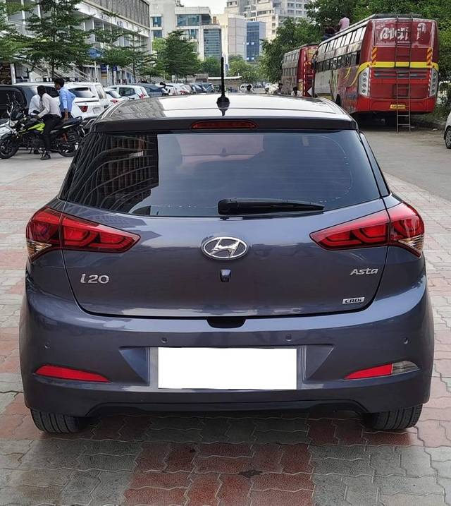 https://images10.gaadi.com/usedcar_image/4180197/original/processed_caf4b072fafaf73ffb14c8de4e902fd8.jpg?imwidth=6401