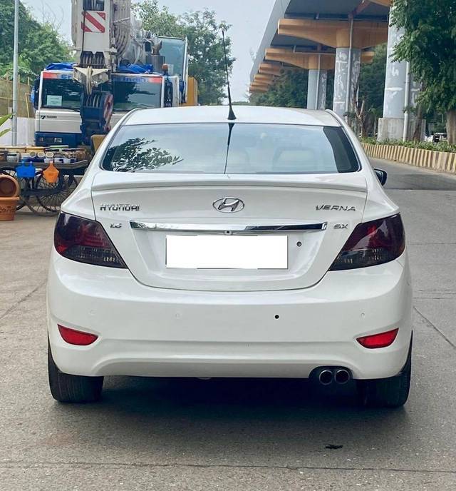 https://images10.gaadi.com/usedcar_image/4180203/original/processed_8110da4a0d37b169d221e64b7e705157.jpg?imwidth=6402