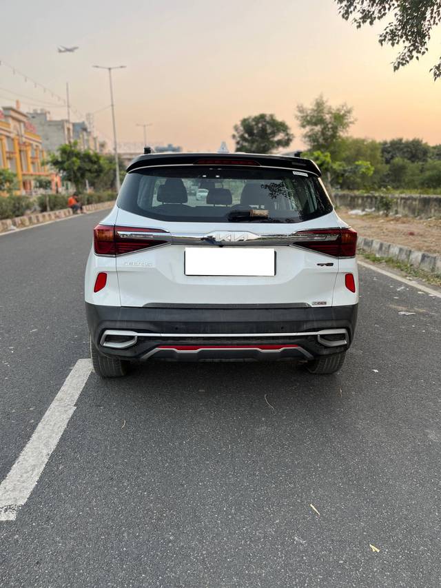 https://images10.gaadi.com/usedcar_image/4180225/original/processed_93dcd640e495da182e755c1551422097.jpg?imwidth=6402