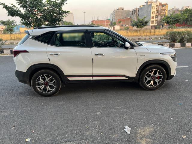 https://images10.gaadi.com/usedcar_image/4180225/original/processed_c142be42f231b1384714bb52e54f9321.jpg?imwidth=6401