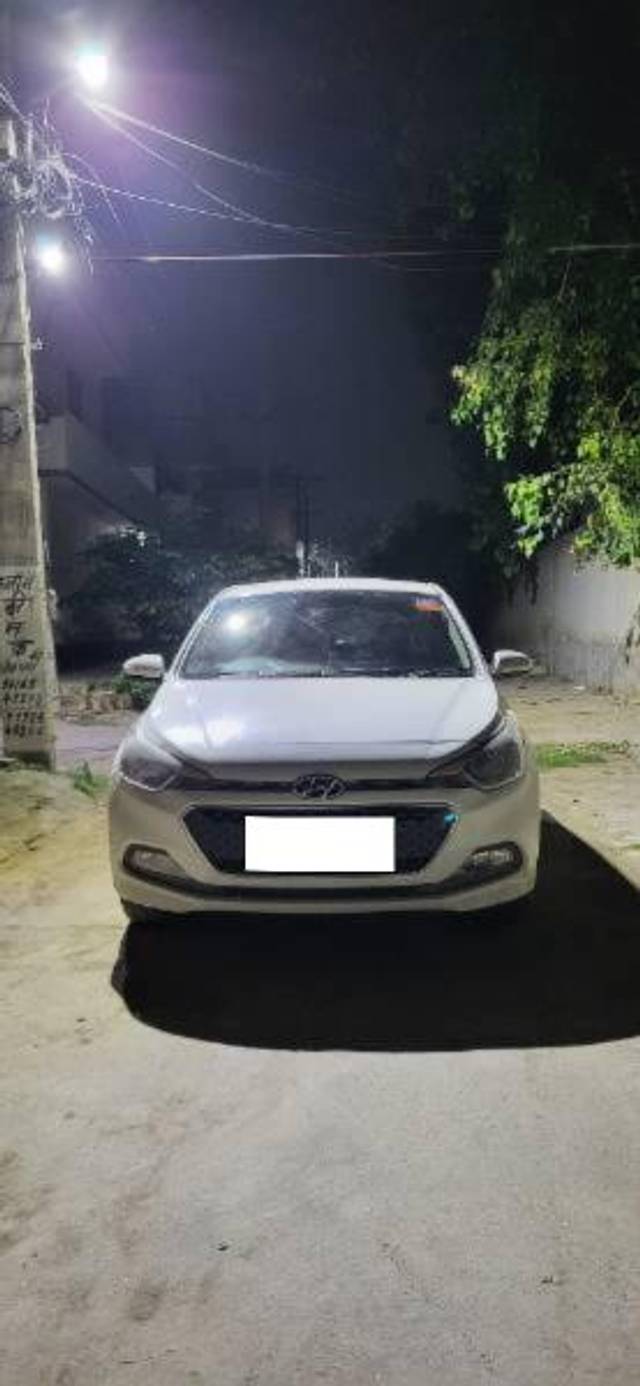 https://images10.gaadi.com/usedcar_image/4180312/original/processed_3660a991-8ba7-4b66-b98c-00578f2fcf01.jpg?imwidth=6401