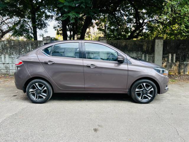 https://images10.gaadi.com/usedcar_image/4180332/original/ef24c1cd331da23530d5a79dc44e5b54.jpg?imwidth=6401