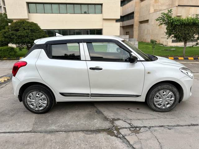 https://images10.gaadi.com/usedcar_image/4180359/original/e4cc0d509905130a05a0c5cad482f061.jpg?imwidth=6401