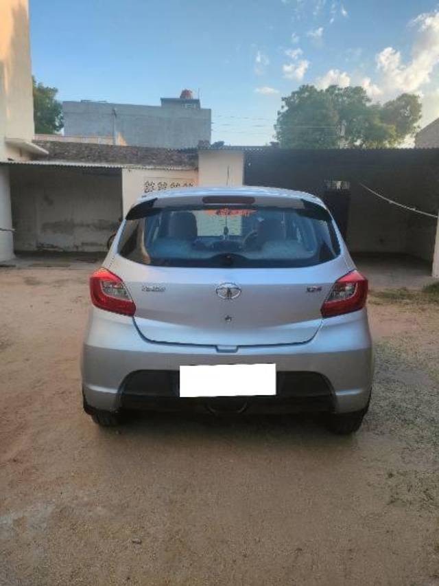 https://images10.gaadi.com/usedcar_image/4180501/original/processed_45ba0173-e9a1-4fac-9e23-7751edd7a887.jpg?imwidth=6402