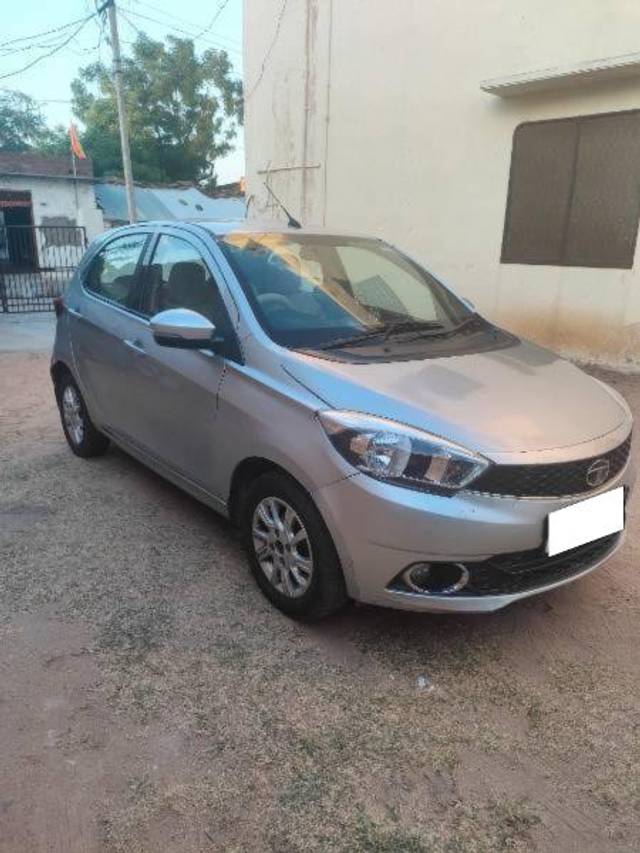 https://images10.gaadi.com/usedcar_image/4180501/original/processed_f224f026-271a-4e5c-8e6a-0d55e13236ec.jpg?imwidth=6400