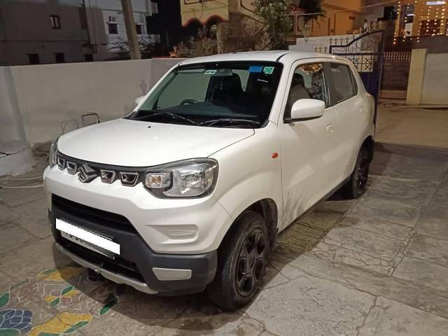 https://images10.gaadi.com/usedcar_image/4180564/original/processed_24345fb9-d8cf-4bca-9250-82f82d21aed2.jpg?imwidth=6402