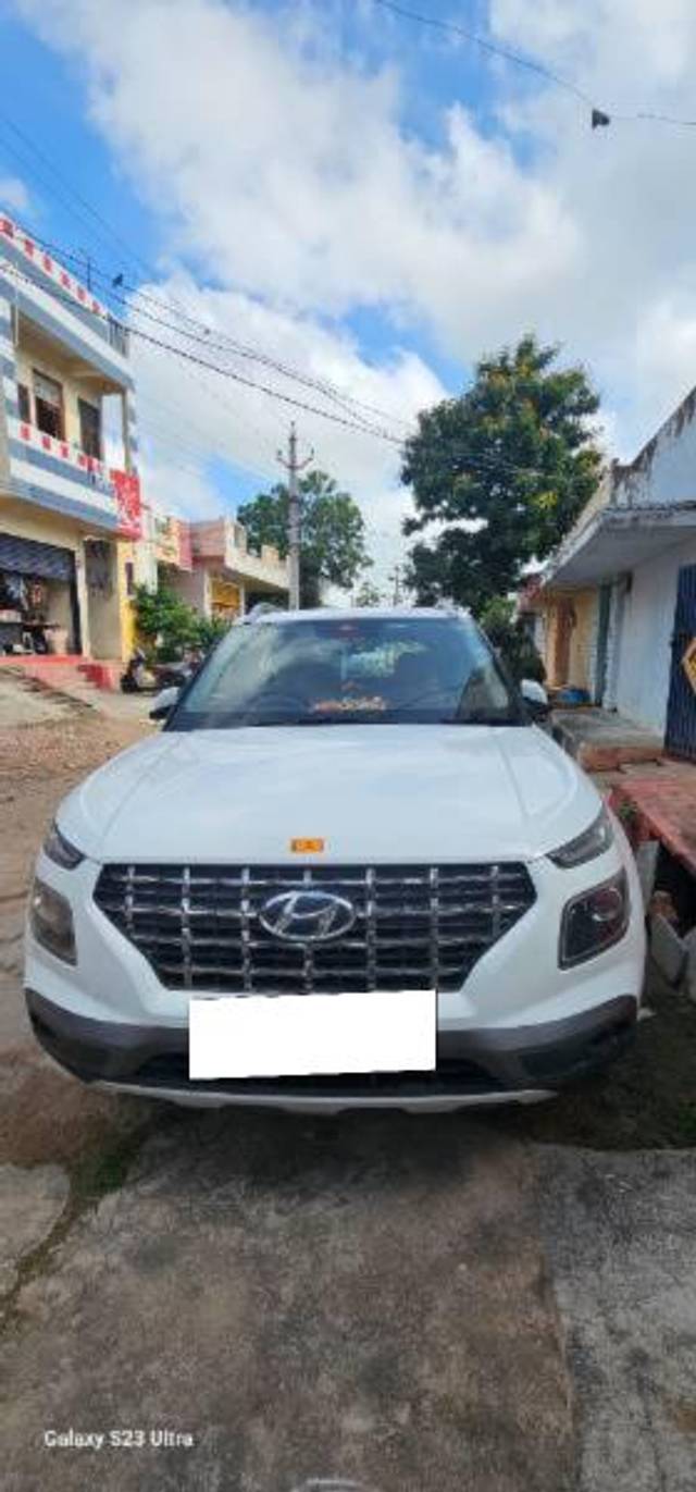 https://images10.gaadi.com/usedcar_image/4180610/original/processed_02e0b682-190e-4695-8575-519e7747ed72.jpg?imwidth=6400