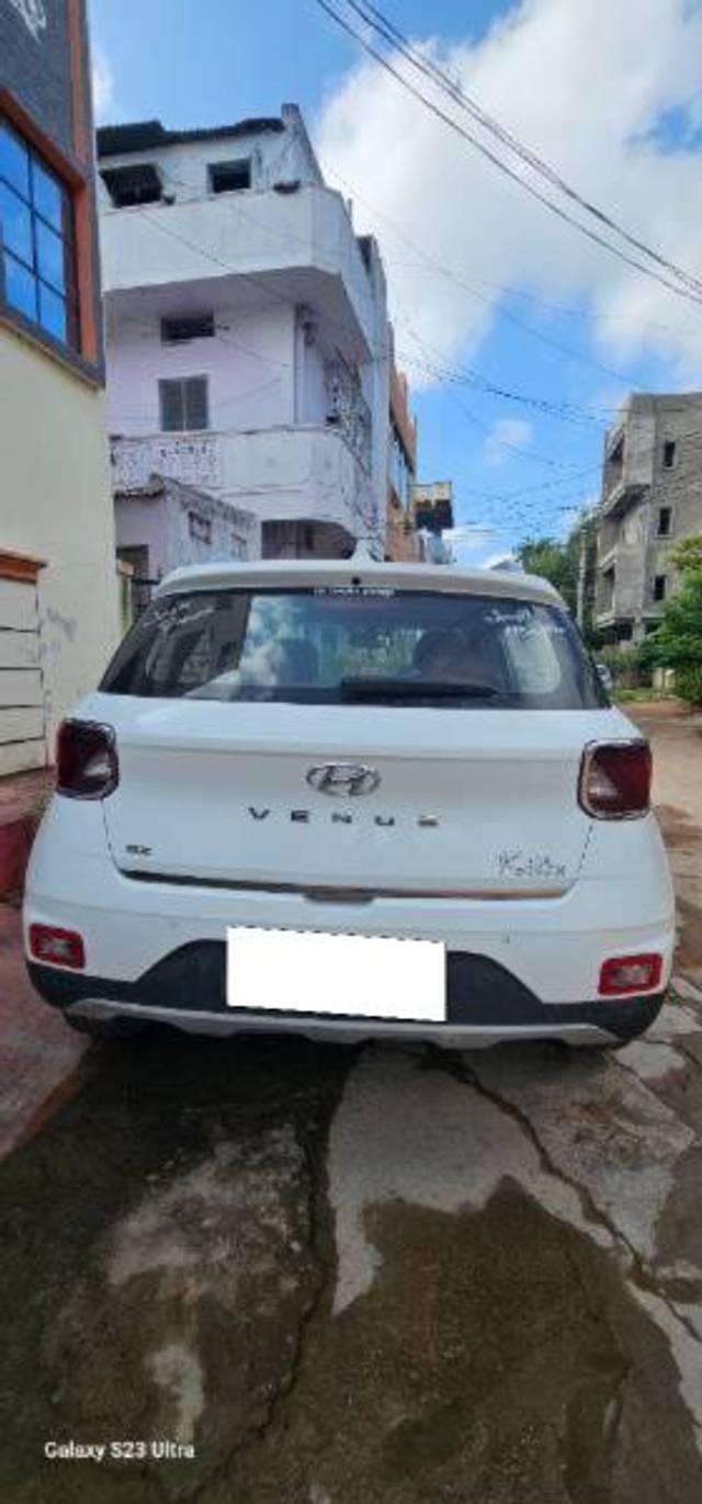 https://images10.gaadi.com/usedcar_image/4180610/original/processed_188c8a72-aa4b-439d-a540-b856fd36137e.jpg?imwidth=6402