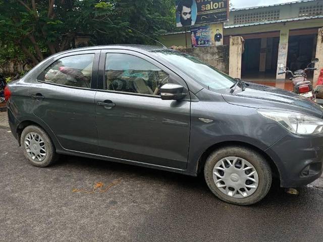 https://images10.gaadi.com/usedcar_image/4180628/original/processed_d2cacbc5-37ca-4481-93db-898211846175.jpg?imwidth=6400