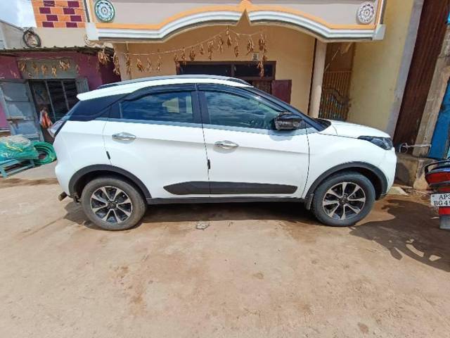 https://images10.gaadi.com/usedcar_image/4180662/original/processed_44e577f6-ade7-4d79-b455-8f471da8367f.jpg?imwidth=6401