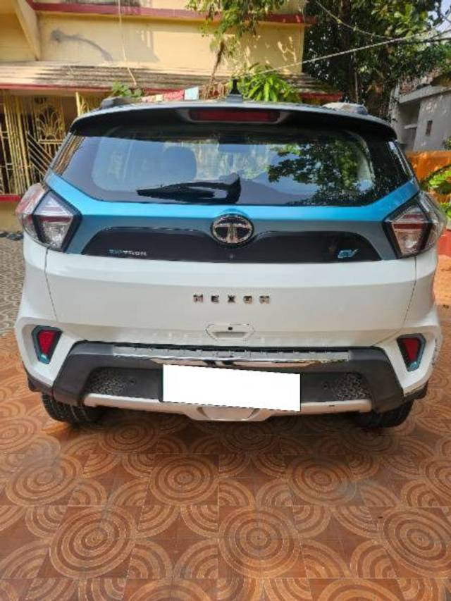 https://images10.gaadi.com/usedcar_image/4180703/original/processed_2ca04614-dde7-44af-a402-6867ca382e1a.jpg?imwidth=6401