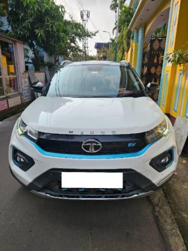 https://images10.gaadi.com/usedcar_image/4180703/original/processed_96c37d29-860e-45f1-9cbd-096454102242.jpg?imwidth=6402