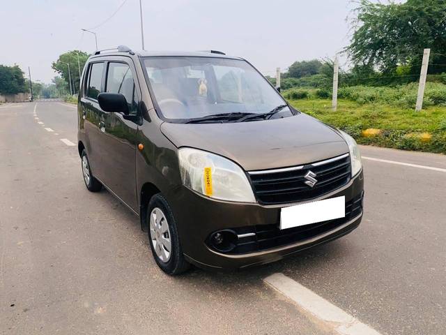 https://images10.gaadi.com/usedcar_image/4180757/original/processed_6e0fbe21fe6da7384f7e4b34d76fb96e.jpg?imwidth=6400