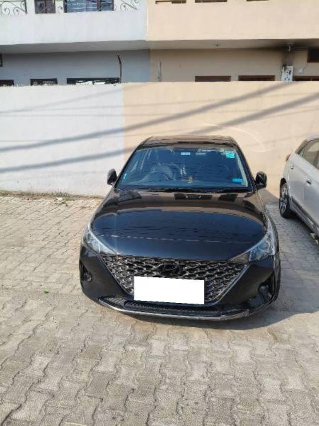 https://images10.gaadi.com/usedcar_image/4180843/original/processed_b8727b04-4176-46a5-b9cf-71c4164fec06.jpg?imwidth=6401