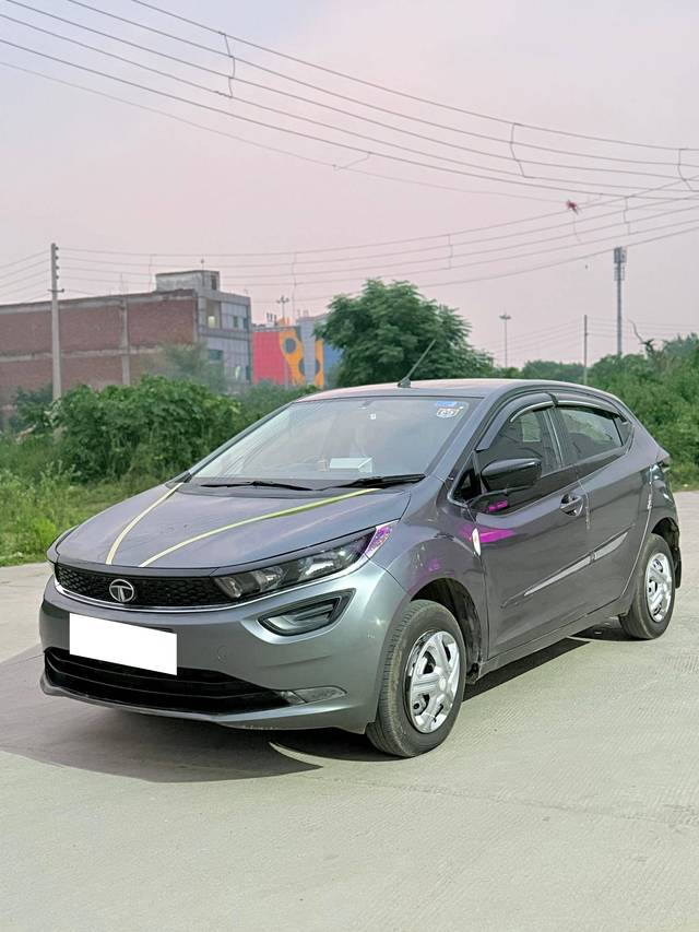 https://images10.gaadi.com/usedcar_image/4180938/original/processed_ff18bf2a8d440ab36131f44ea6e89019.jpg?imwidth=6400