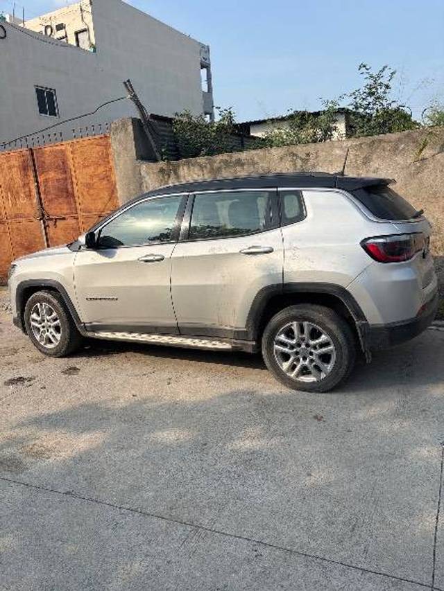 https://images10.gaadi.com/usedcar_image/4181037/original/8fc33b4069d8095a6ed9390bbe8e5103.jpg?imwidth=6402