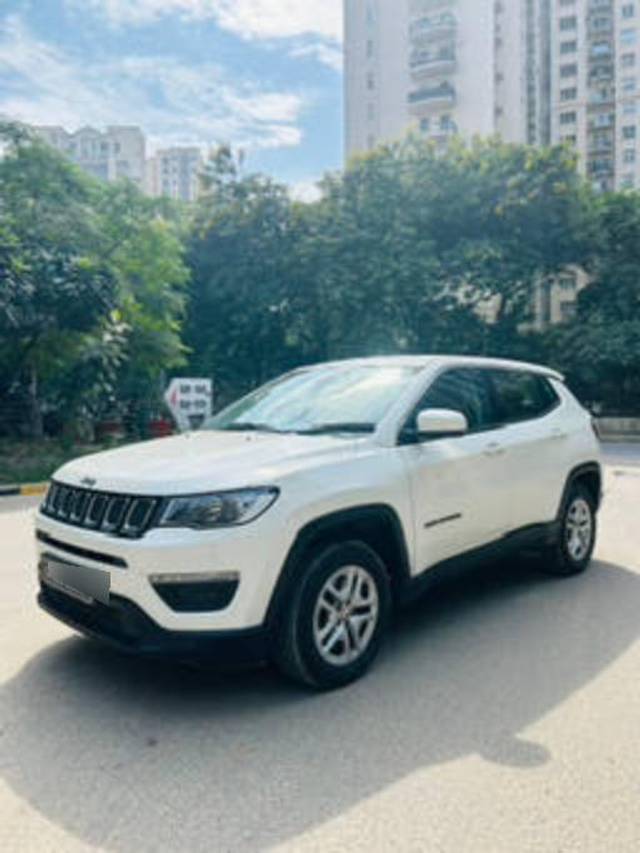 https://images10.gaadi.com/usedcar_image/4181083/original/processed_a41e79cd48a7d54c8c8778790c543184.jpg?imwidth=6402