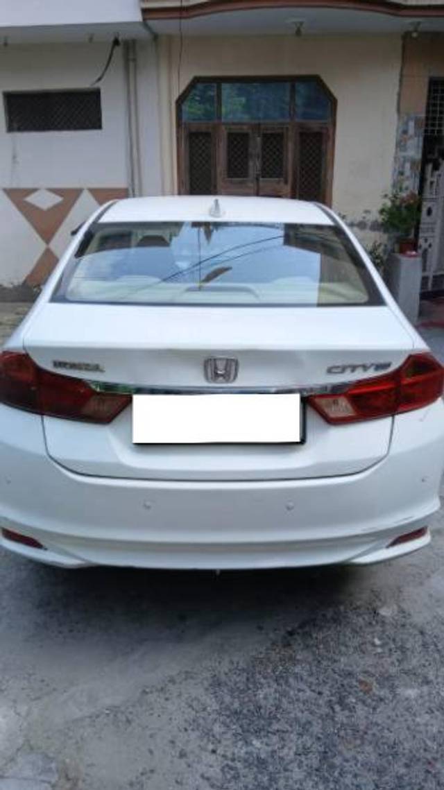 https://images10.gaadi.com/usedcar_image/4181119/original/processed_b005b487-2d71-4f57-84ca-9cc4f8b0c5f9.jpg?imwidth=6402