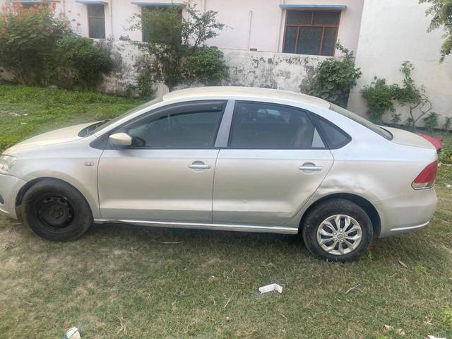 https://images10.gaadi.com/usedcar_image/4181121/original/e717a6a0f21858b54e60930601b01809.jpg?imwidth=6401