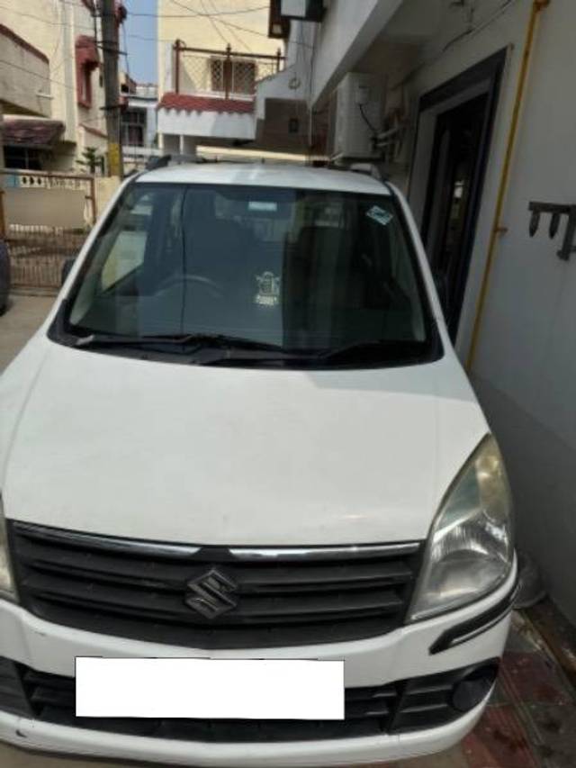 https://images10.gaadi.com/usedcar_image/4181160/original/processed_ce50e680-711a-40bc-839d-158818587b63.jpg?imwidth=6401