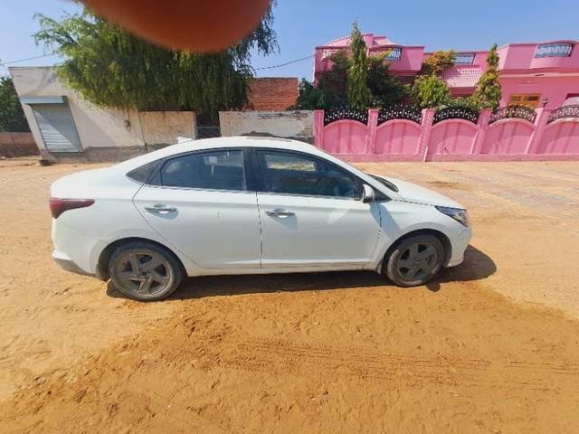 https://images10.gaadi.com/usedcar_image/4181180/original/processed_d202a961-a844-4553-be5b-0d05a11816d8.jpg?imwidth=6401