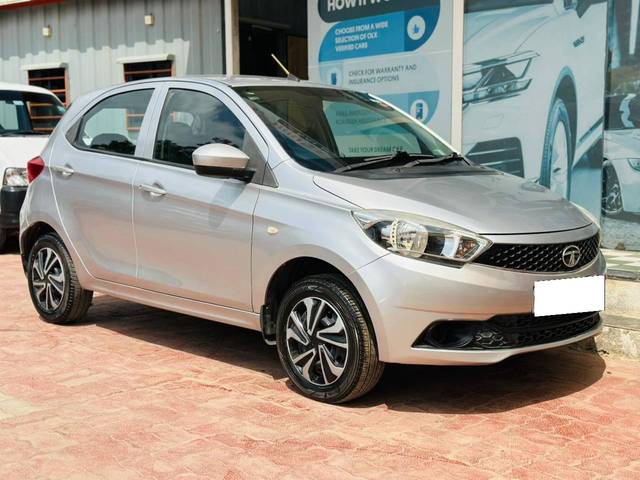 https://images10.gaadi.com/usedcar_image/4181191/original/processed_6788bb331c5c49d0d152f8a6728dd65a.jpg?imwidth=6400