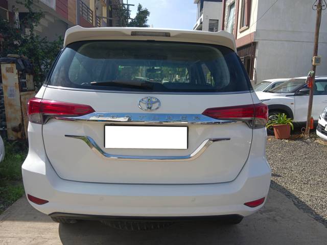 https://images10.gaadi.com/usedcar_image/4181241/original/processed_281122997cfce9e310bb5d7911b76222.jpg?imwidth=6402