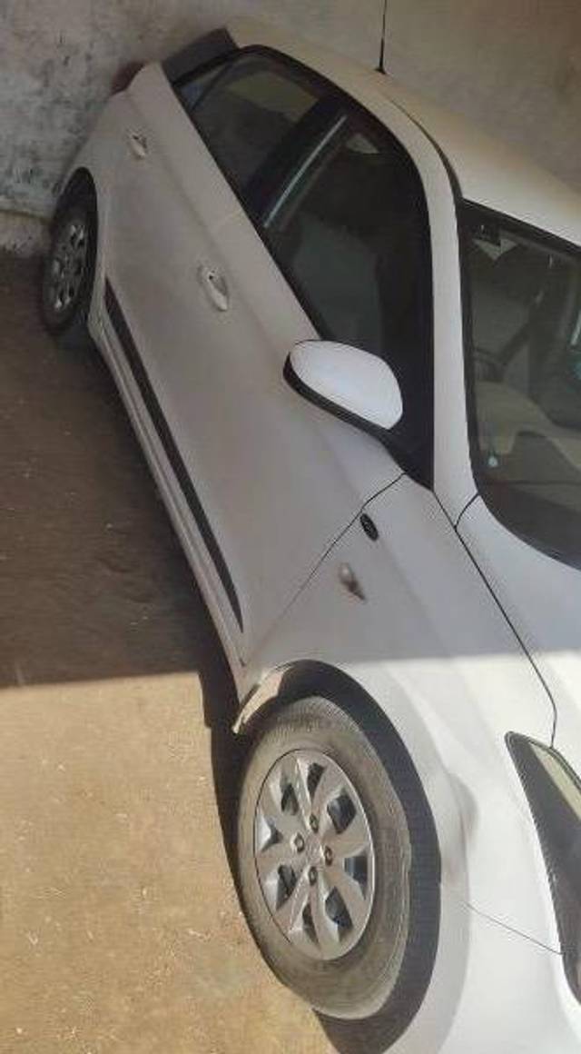 https://images10.gaadi.com/usedcar_image/4181249/original/processed_967009d0-985d-49cd-8126-403f9c706c2f.jpg?imwidth=6400