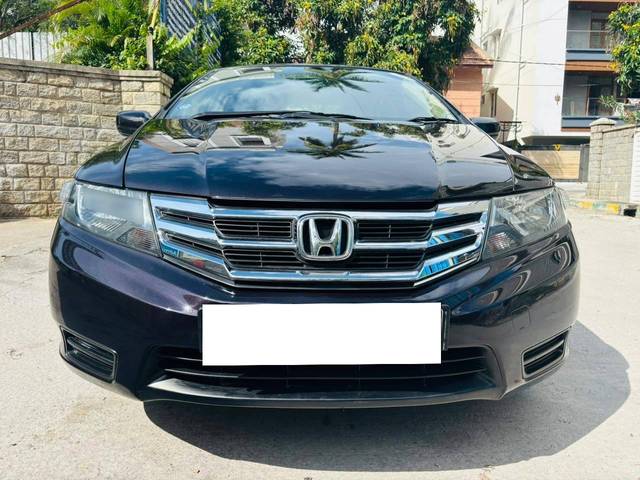 https://images10.gaadi.com/usedcar_image/4181301/original/processed_b81dea3bdeda0a85f12fce660e869b01.jpg?imwidth=6400