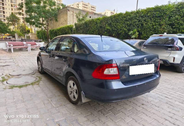 https://images10.gaadi.com/usedcar_image/4181397/original/fea06565a8d06d29526aba31ac3e4e17.jpg?imwidth=6402